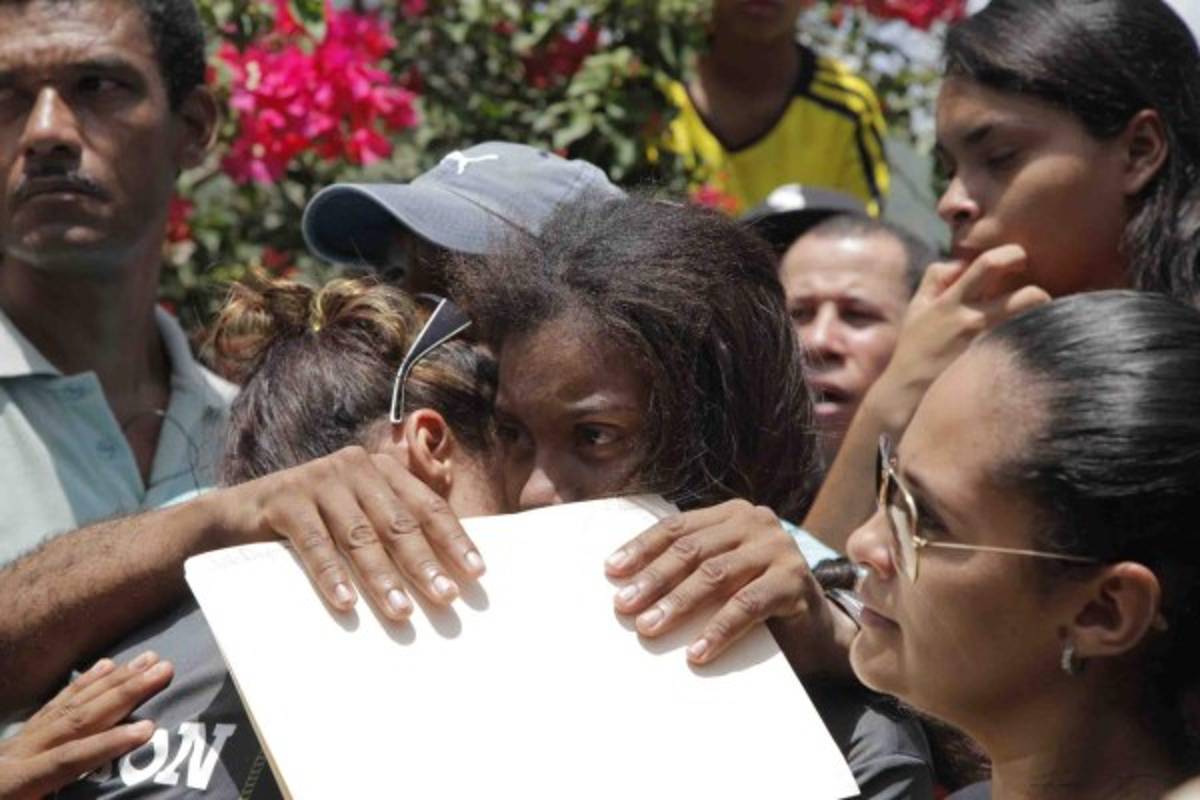 Multitudinario adiós a Enrique Reneau en su natal Jutiapa