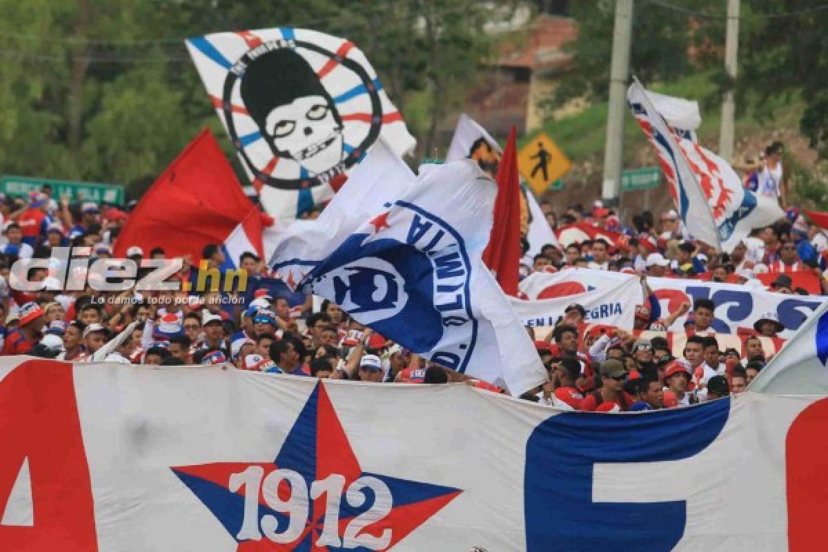 FOTOS: La eufórica llegada de la barra del Olimpia al estadio Nacional