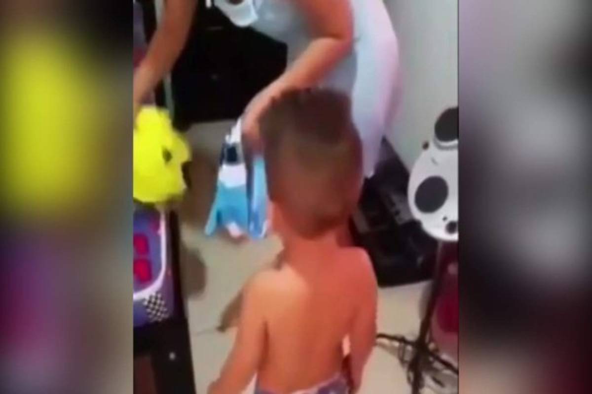 Video: El niño colombiano que llora por la camiseta de Argentina