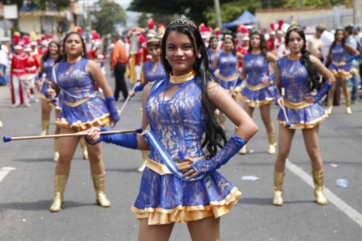 Las palillonas que se robaron las miradas en desfiles en San Pedro Sula