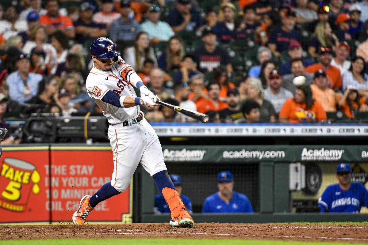 Mauricio Dubón se luce con hit y carrera con Astros que finiquitan serie ante Royals en Houston