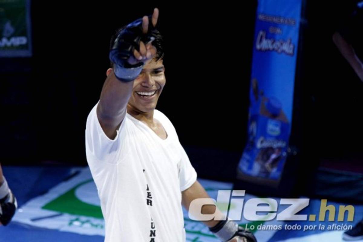 Vibrantes peleas en novena edición HFL de artes marciales mixtas en Expocentro