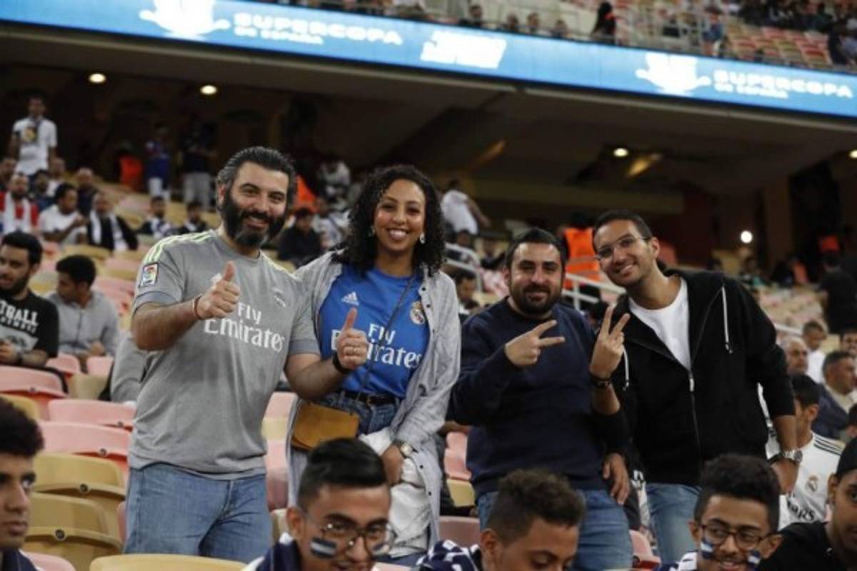 Sin velo y con Niqab: Las mujeres de Arabia Saudita sí llegaron a ver al Real Madrid-Valencia