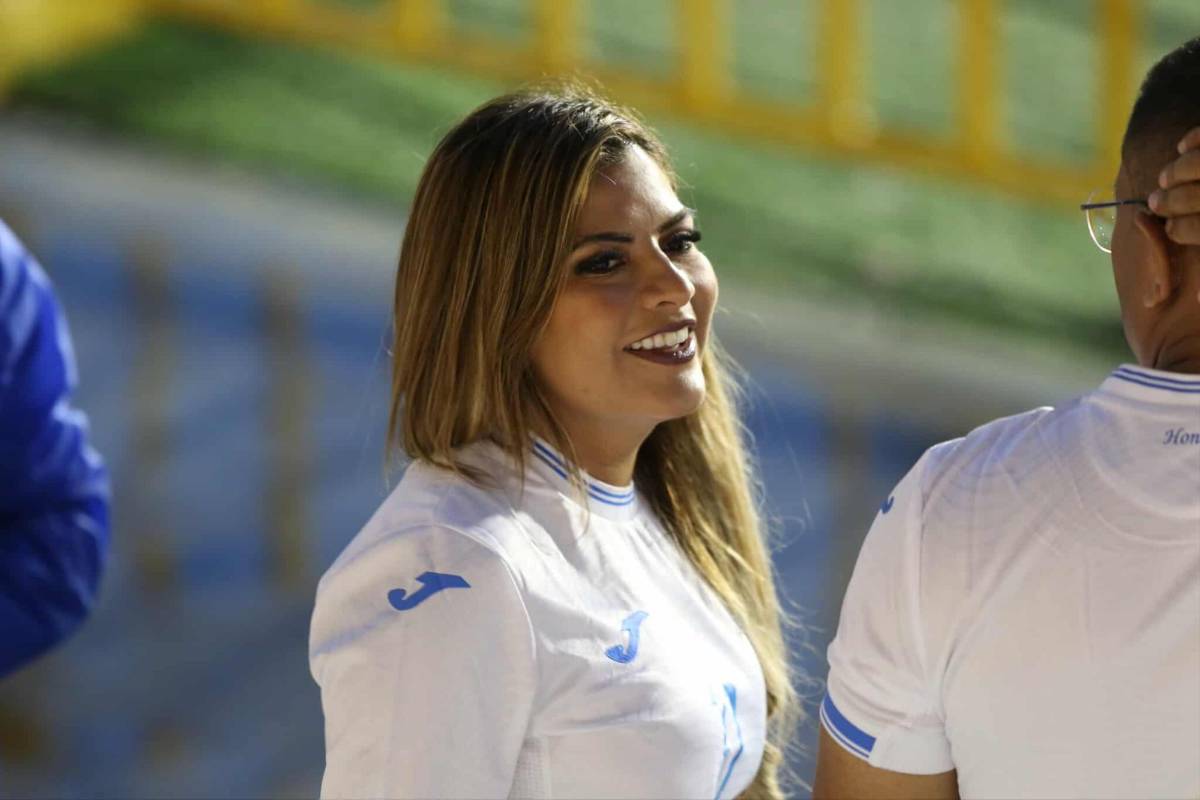 La bella nicaragüense que enamoró y las hondureñas que arrancaron suspiros; el ambiente del Honduras vs Nicaragua