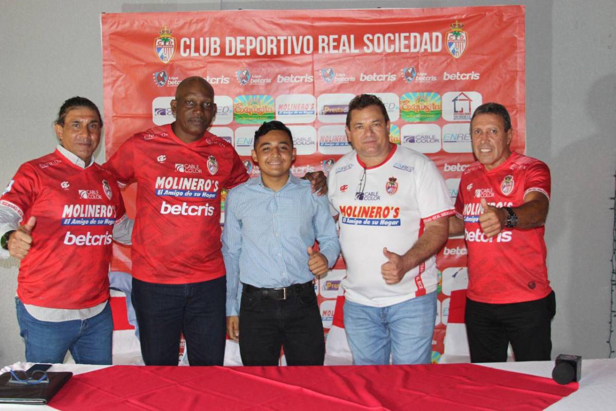 Maynor Sigüenza durante la presentación de Américo y Sambulá en Real Sociedad.