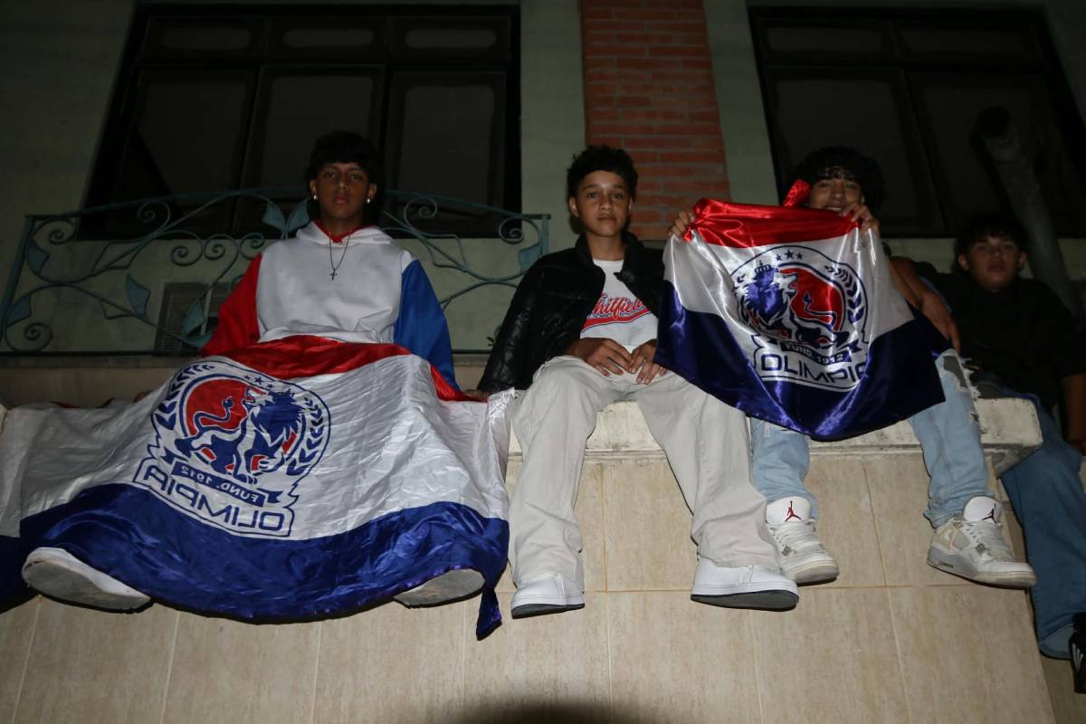 ¡Épico banderazo! Afición del Olimpia pide la 40 antes de la gran final contra Marathón