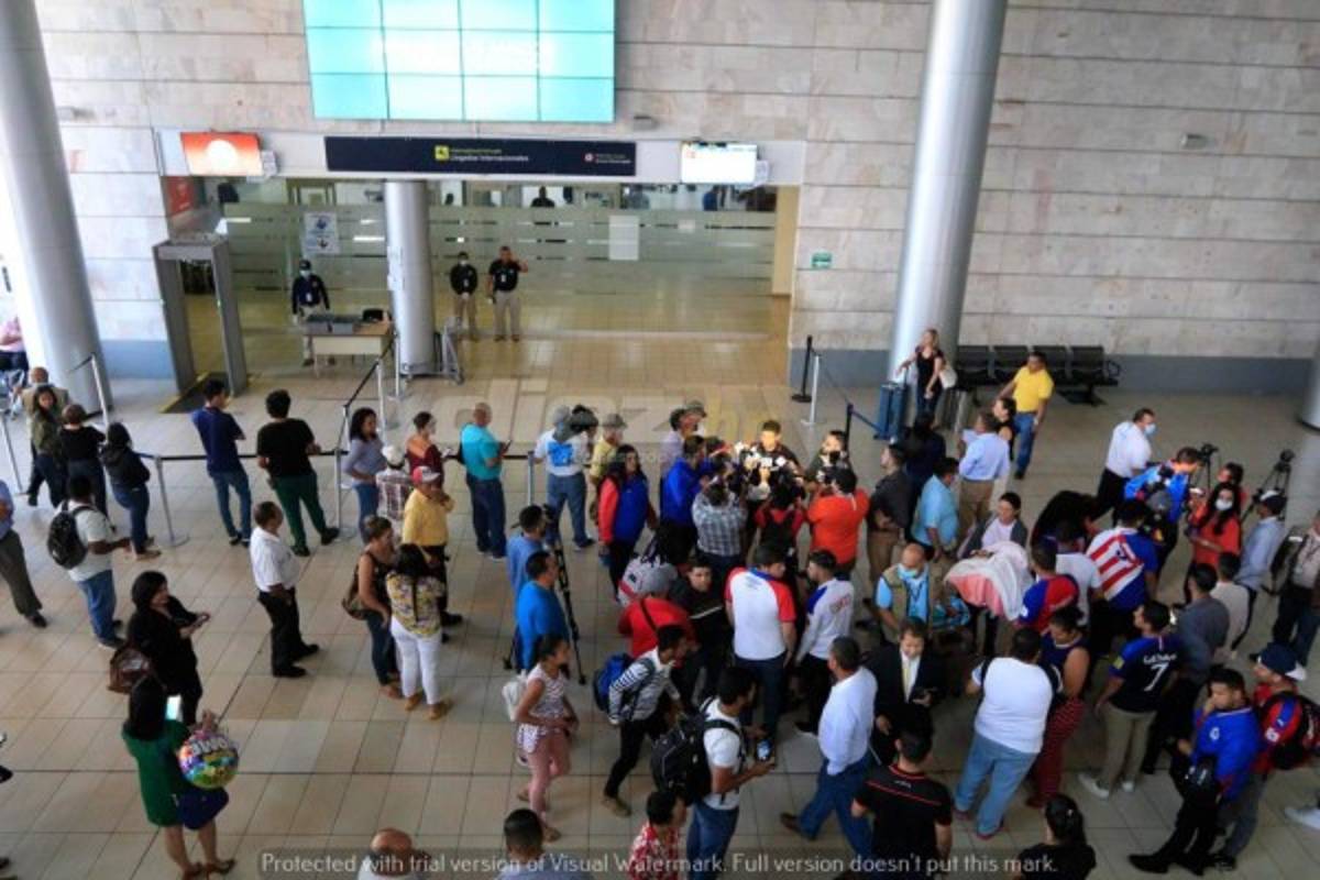 ¡Hasta con pasamontañas, guantes y tapabocas, regresó Olimpia de Canadá!