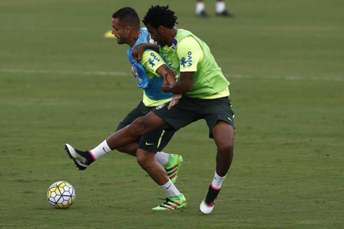 Así fue el primer entrenamiento de Neymar con Brasil de cara al juego ante Uruguay