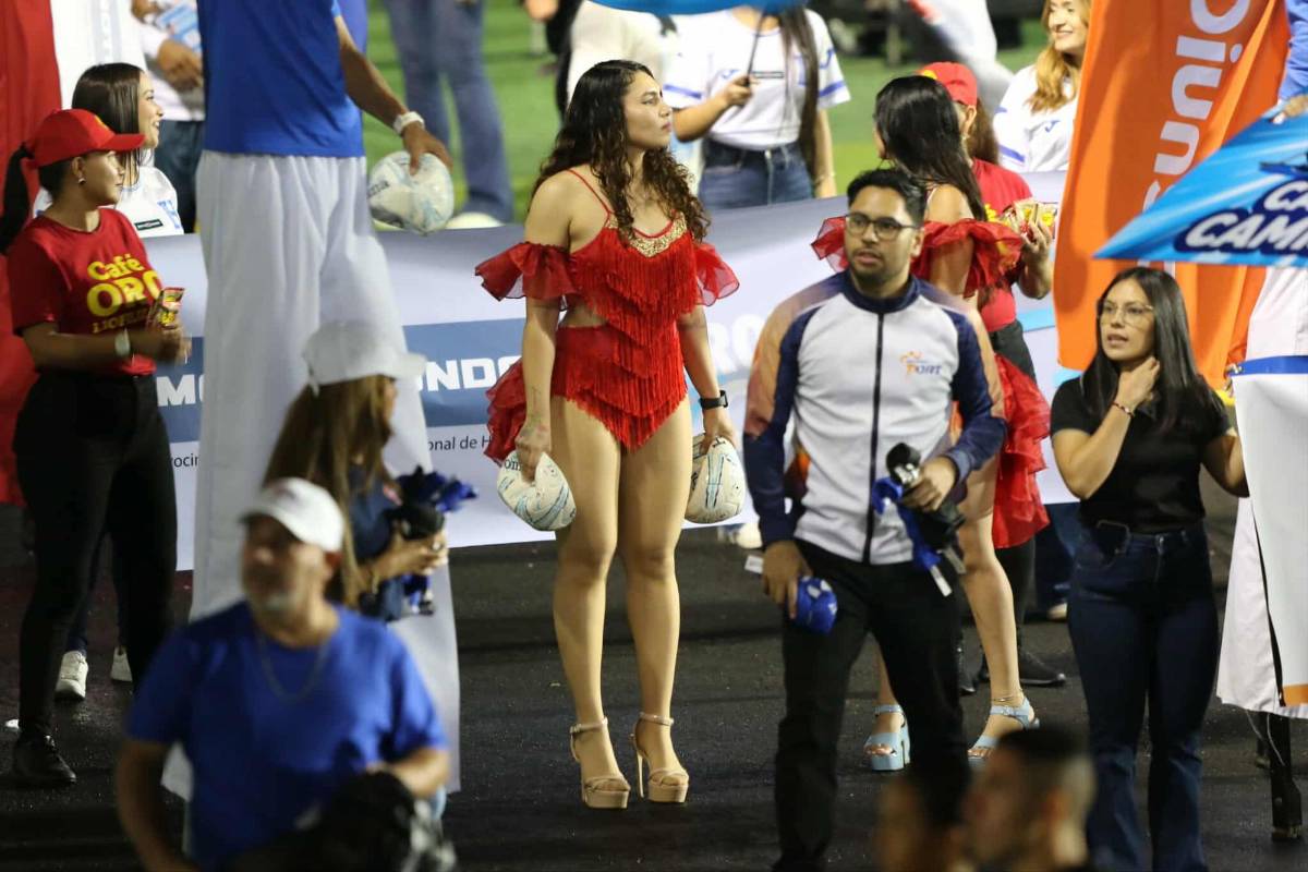 La bella nicaragüense que enamoró y las hondureñas que arrancaron suspiros; el ambiente del Honduras vs Nicaragua