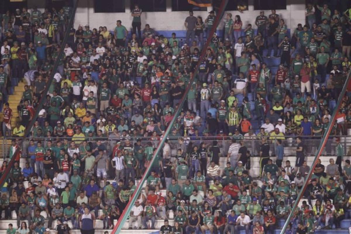 Bellas chicas y gratas sensaciones: ambientazo en el Marathón vs Santos Laguna