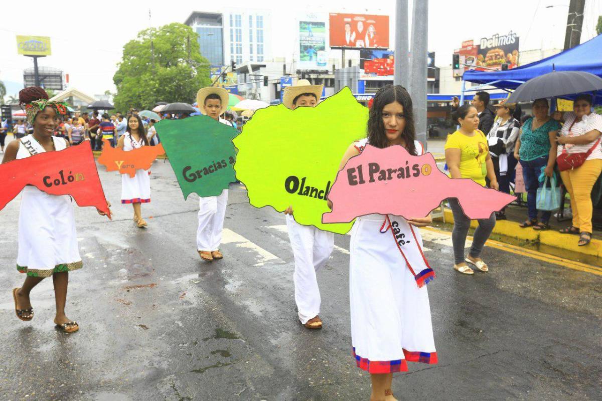 Honduras: tiktokers en excelencia académica, bellas presentadoras, Teófimo López presente y patriotismo en el desfile del 15 de septiembre