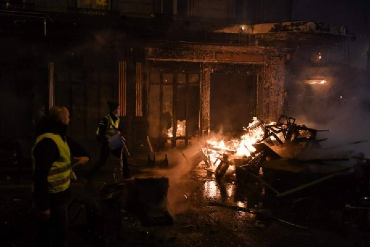 París bajo fuego: Caos y terror en Francia en una violenta protesta