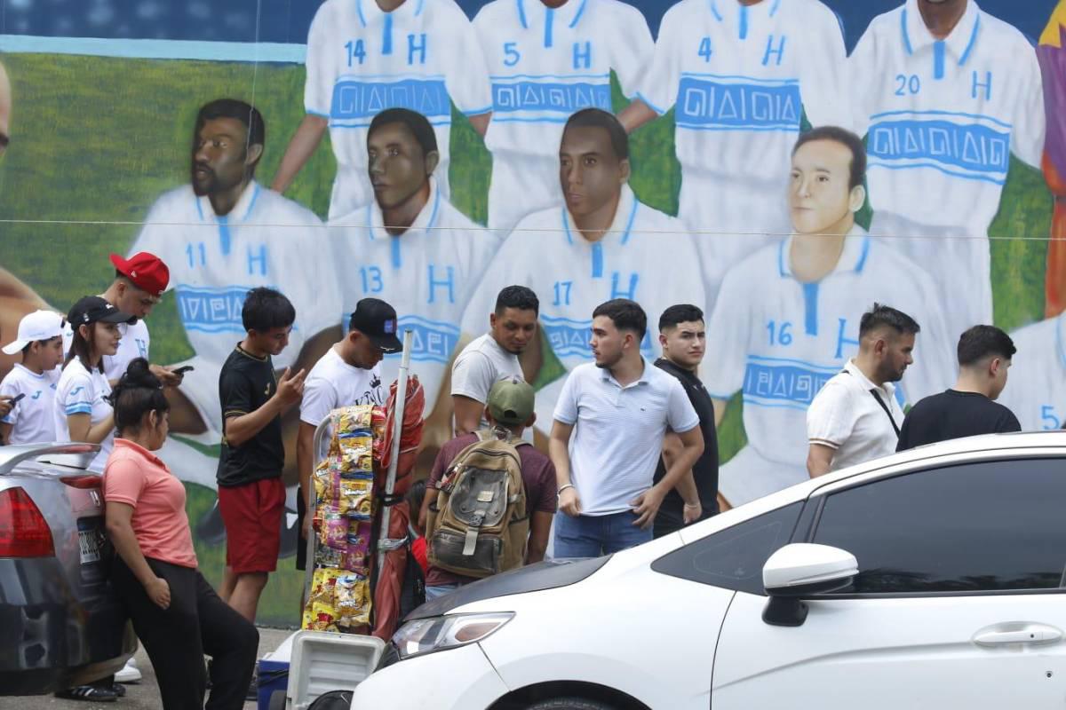 Honduras vs El Salvador: ¡Locura por los tiktokers! Cuscatlecos invaden SPS y euforia de los catrachos en el Morazán