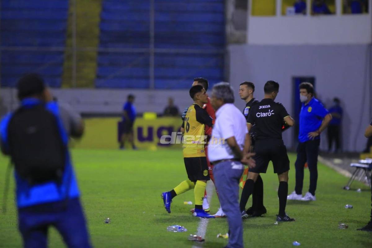 NO SE VIO EN TV: El fantasma en el Morazán, detallazo a jugadores del Vida y expulsión del Buba López