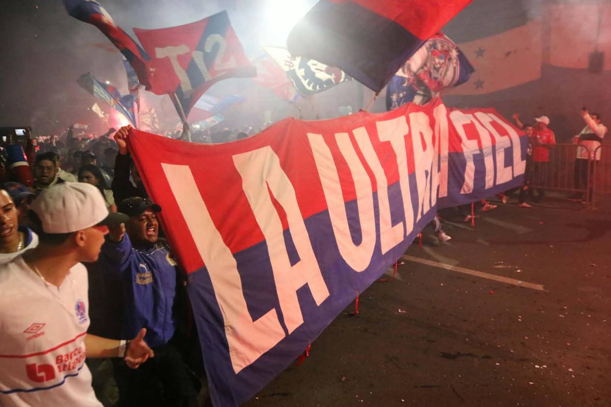 La fiesta que armó la Ultra Fiel, hermosas chicas, el estreno de la pantalla LED y ¿por qué se retrasó el Olimpia vs Motagua?