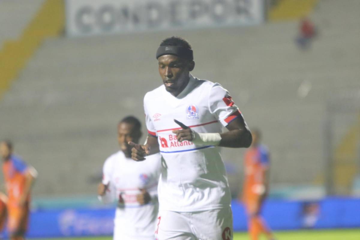 Alberth Elis le sonríe al fútbol, la nueva sorpresa que nadie sabía del Nacional y Olimpia presentó su título ante Lobos UPN