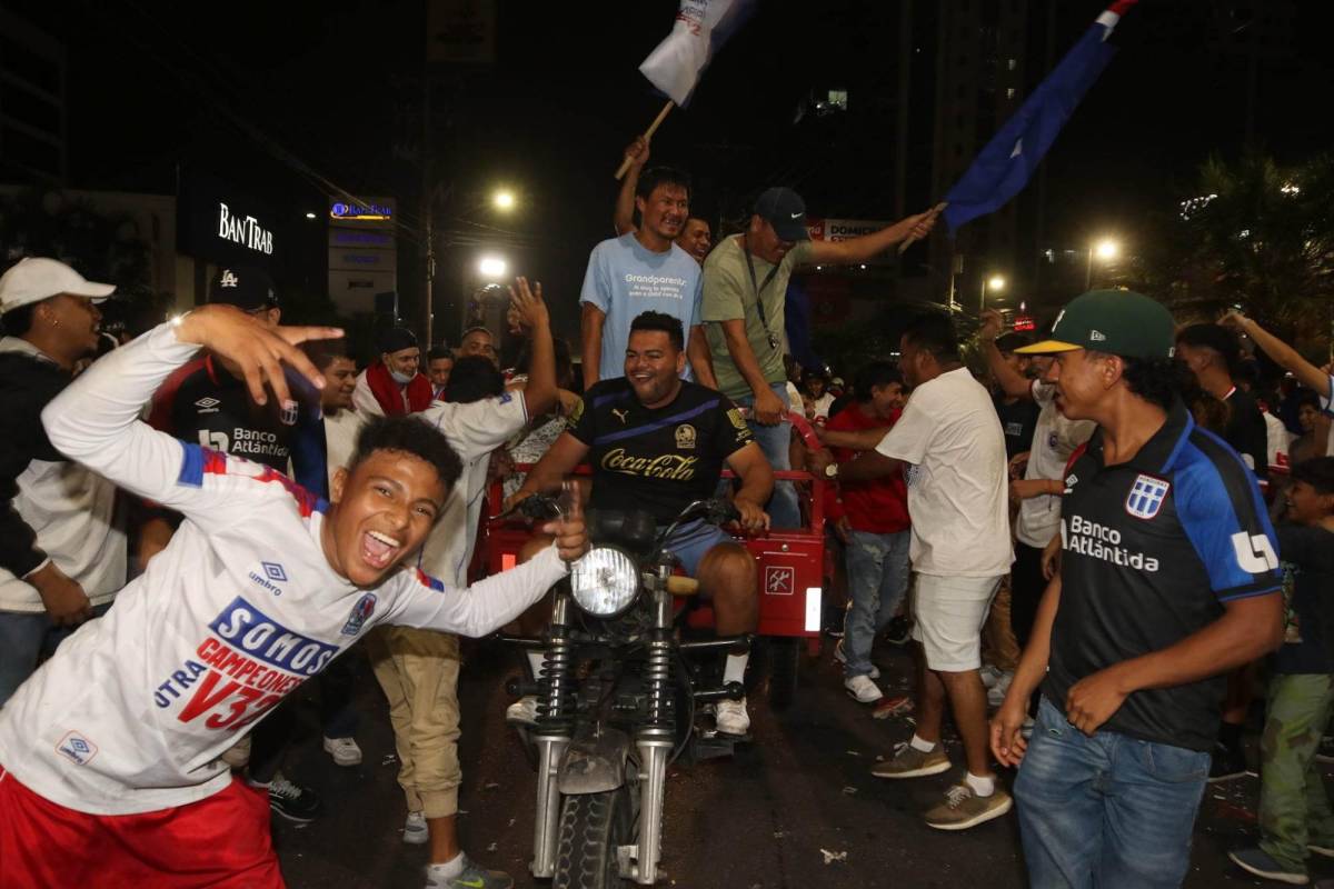 ¡Encima de los carros! Locura en Tegucigalpa y San Pedro Sula por Olimpia: así es la tremenda caravana por la ‘36’