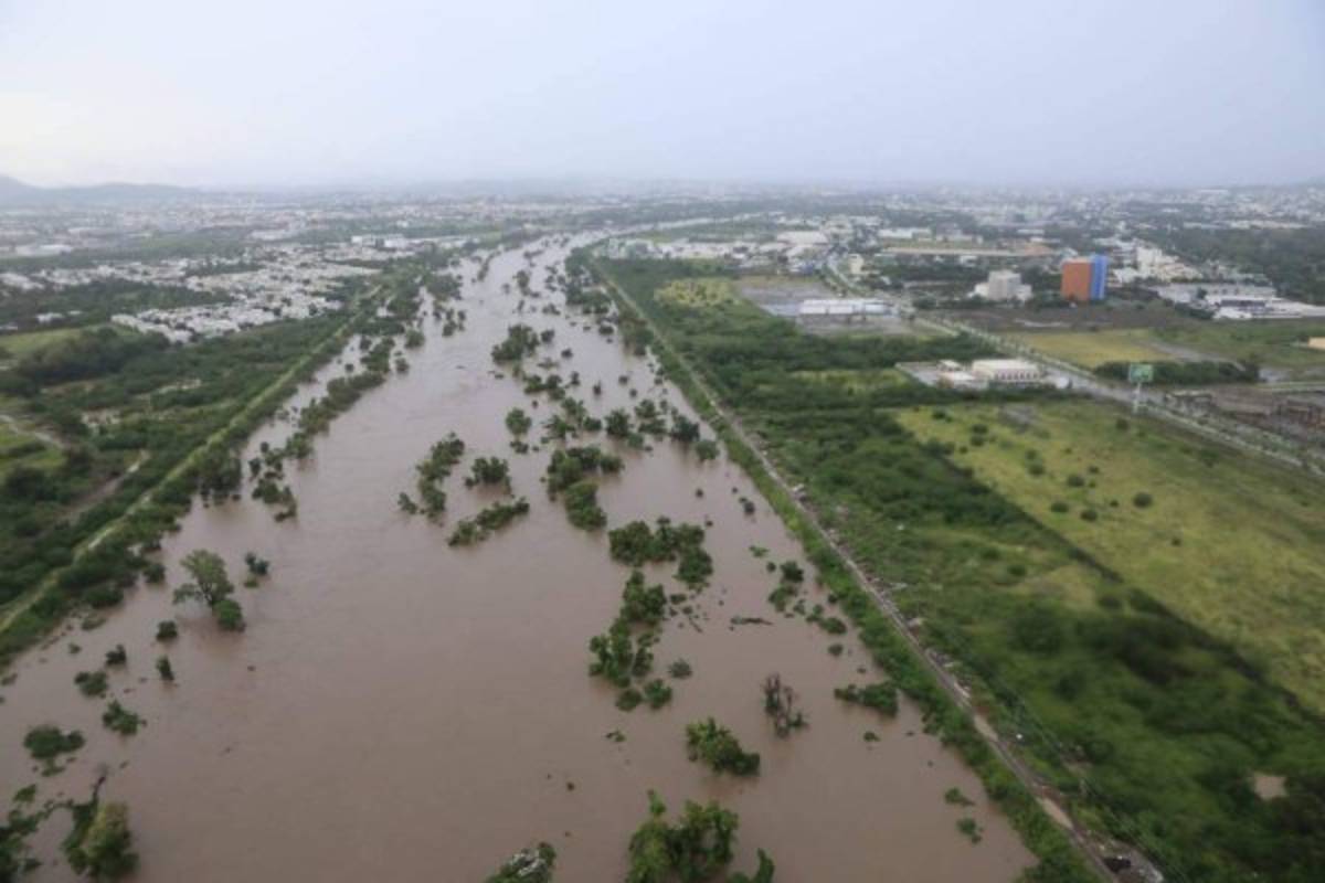 Fuerte tormenta en Culiacán causa estragos e inunda el estadio de Dorados