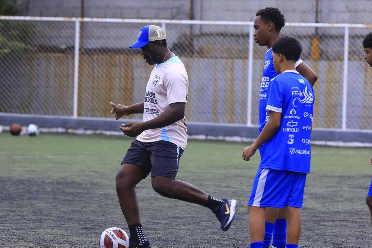 David Suazo, Wilson Palacios, Maynor Figueroa y otros exjugadores llevan vida y fútbol en las Clínicas Hermanos Catrachos