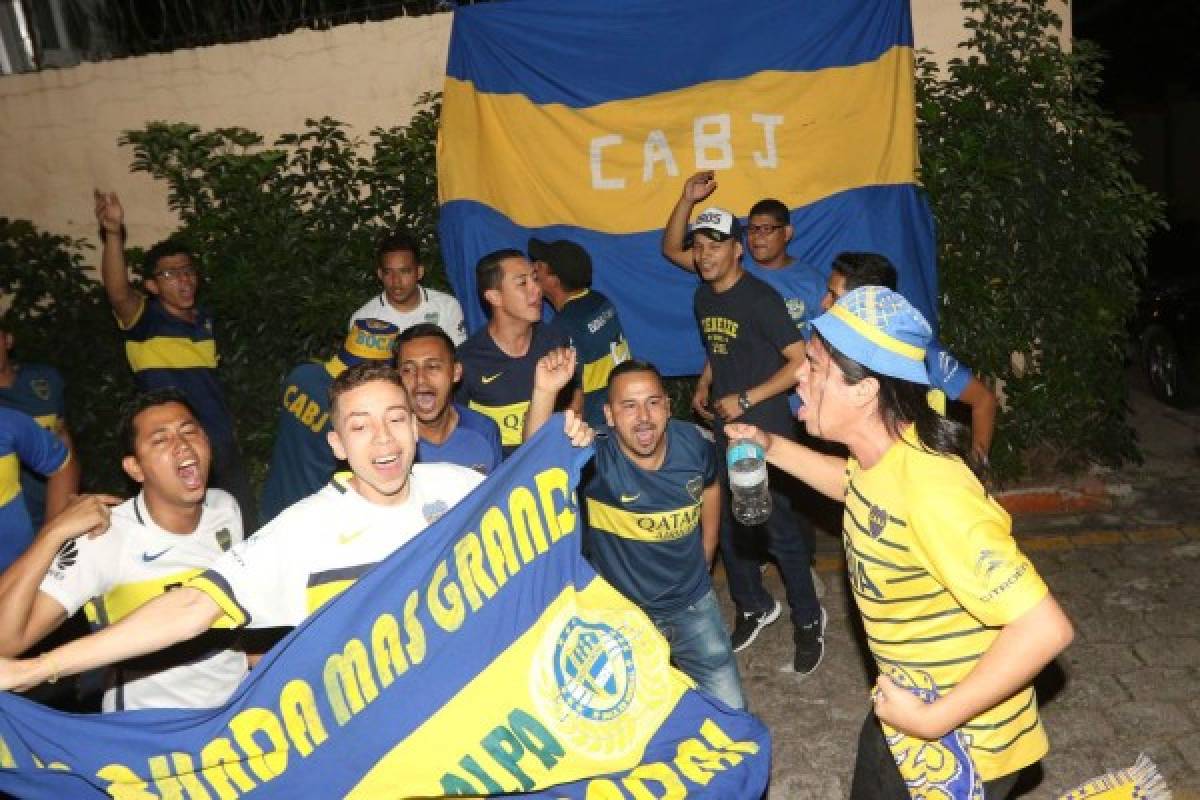 FOTOS: Hinchas hondureños viven la emoción del Boca-River en Tegucigalpa