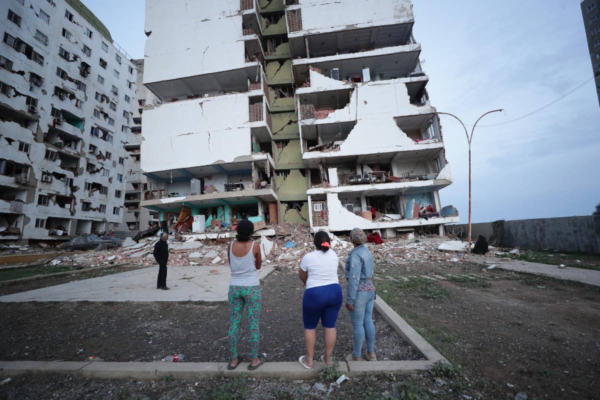 Edificios caídos y gente en la calle: así es la destrucción luego del terremoto en Venezuela
