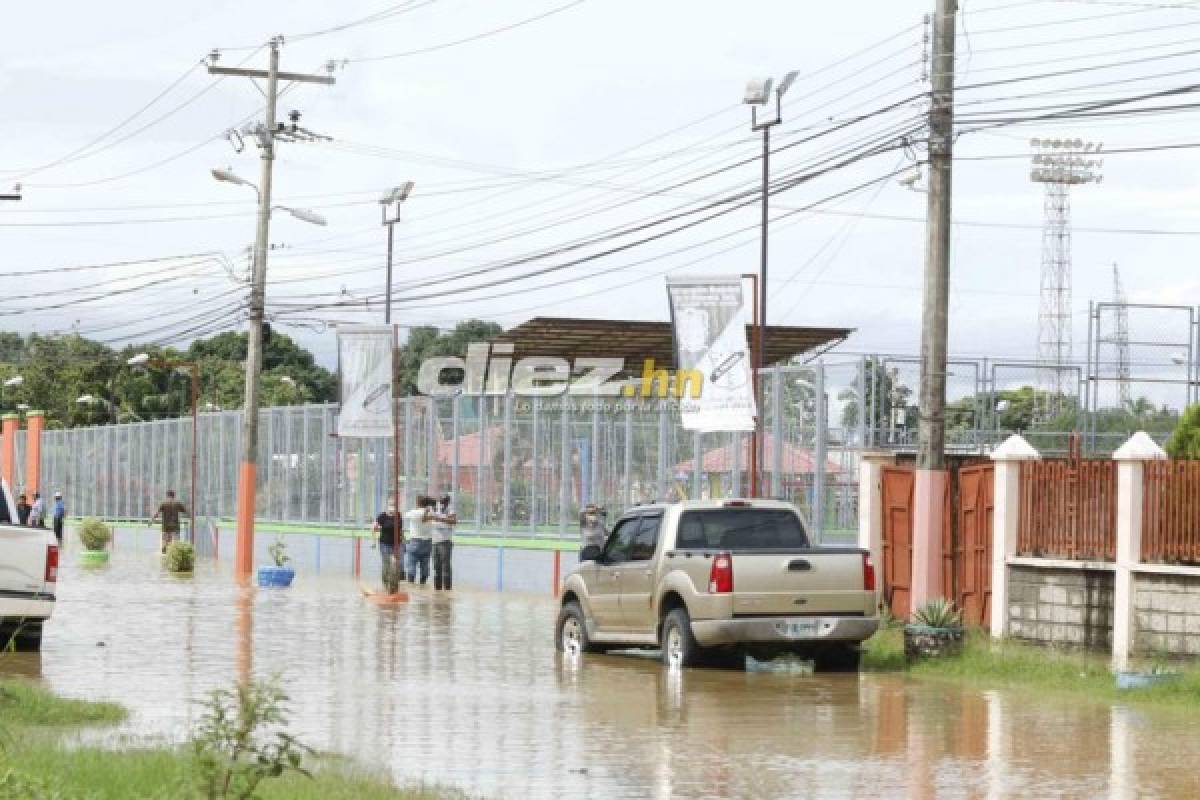 Las imágenes del estadio Humberto Micheletti de El Progreso tras el devastador paso de Eta