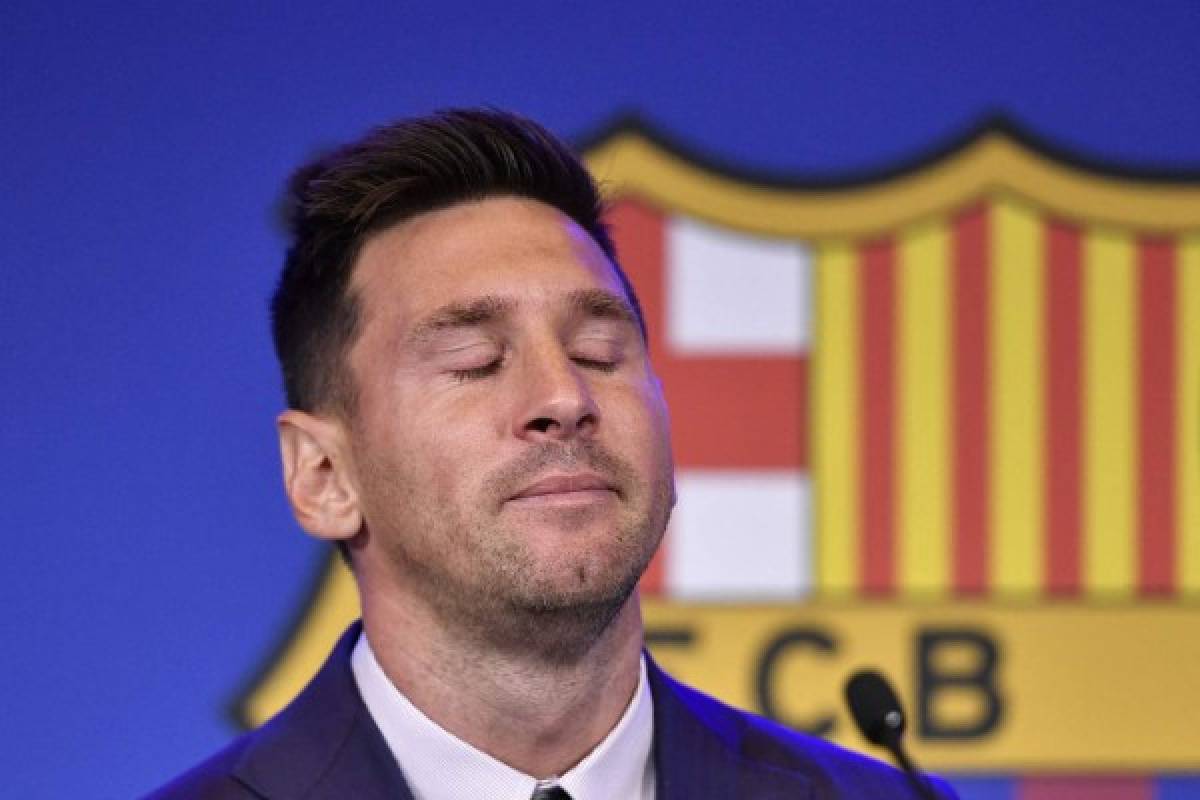 Las desgarradoras imágenes de Messi en su despedida: mar de lágrimas frente a Antonela y leyendas del Barcelona