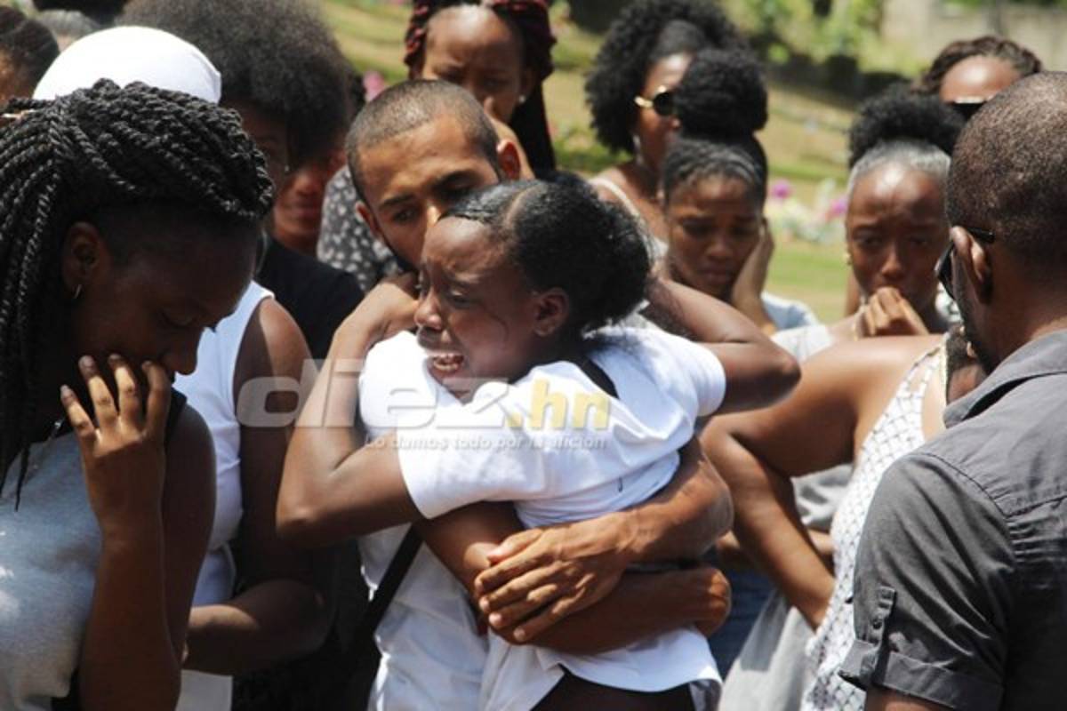 FOTOS: Las desgarradoras imágenes en el sepelio de Walter 'Pery' Martínez