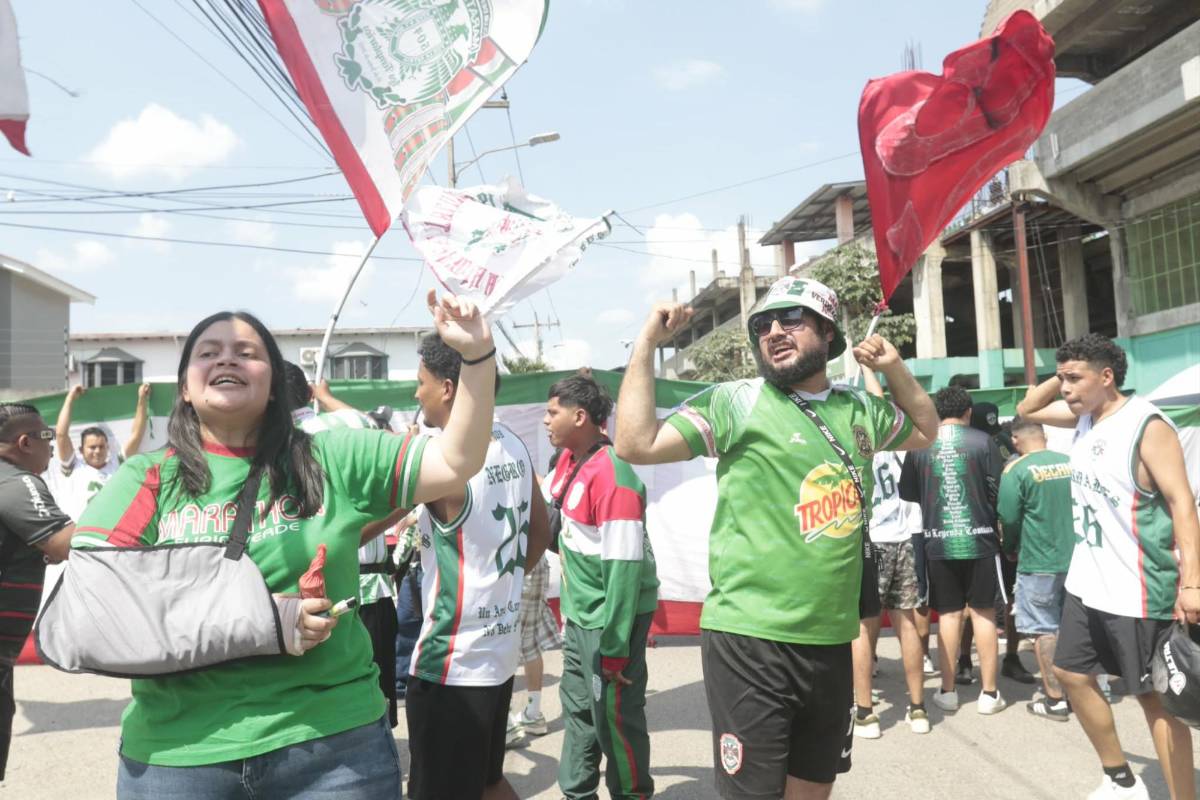 La argentina que robó miradas en el Marathón vs Olimpia: Jugador llegó con suéter entre el calor predominante y el hermoso color del ambiente