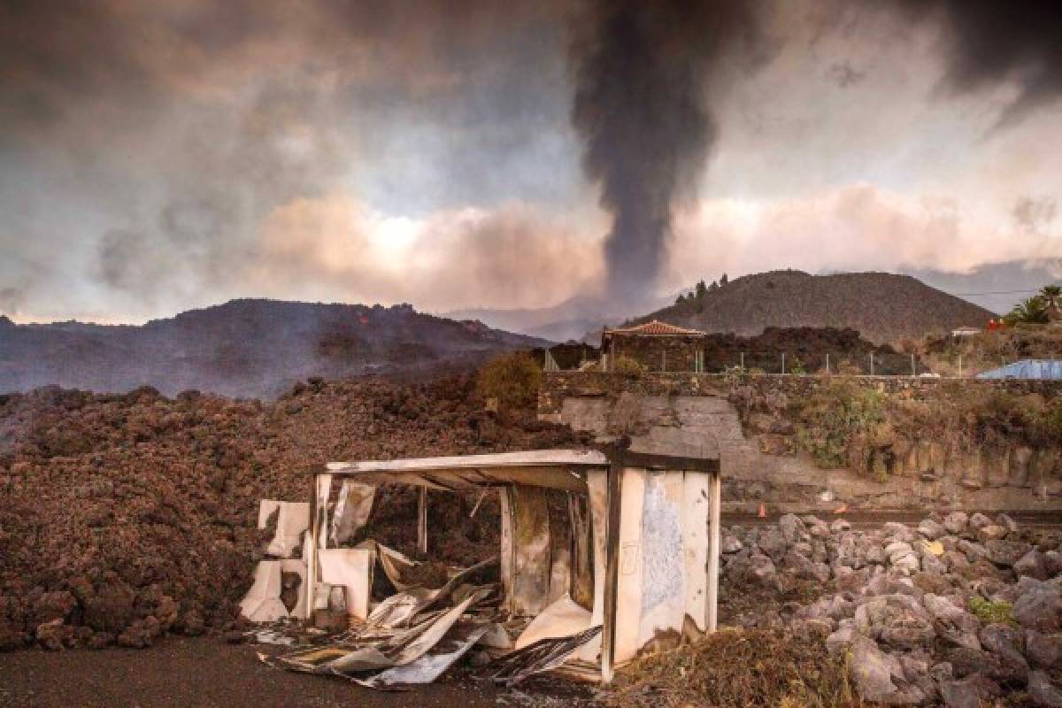 De terror: Volcán en España destruye un centenar de casas y obliga a evacuar cinco mil personas; 'Lo ves en las películas y no lo crees'