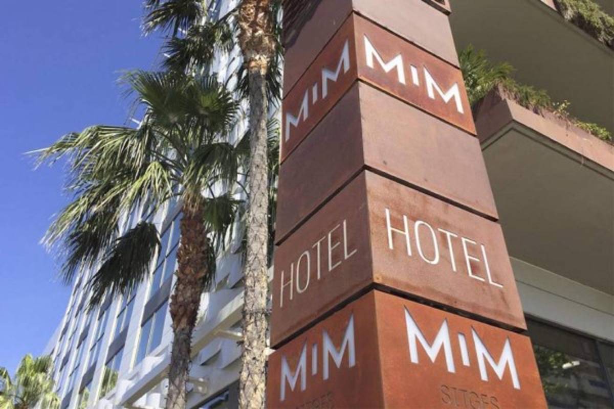 Por dentro y por fuera: así es el hotel de Messi que será demolido ¡le costó 30 millones de euros!