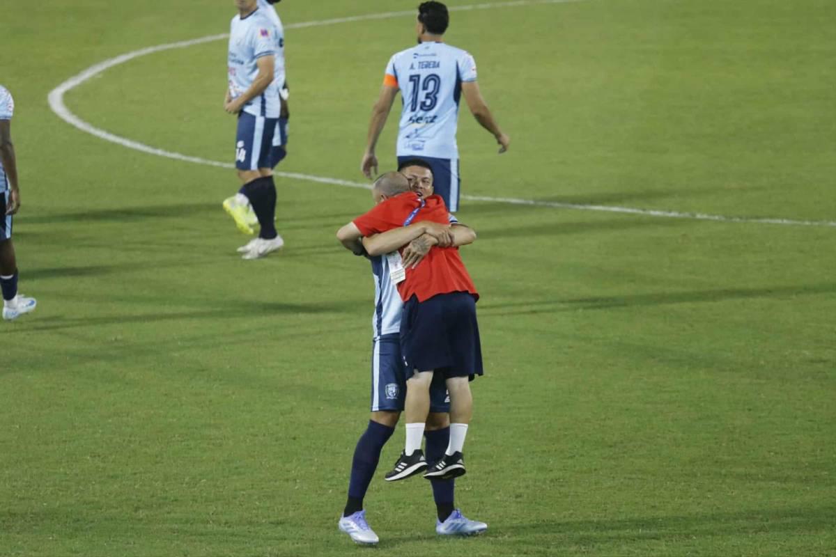 El gesto de Gabriel Araújo que Olimpia aplaude, la bronca que se dio en la remontada y el enfado del Albo con Génesis