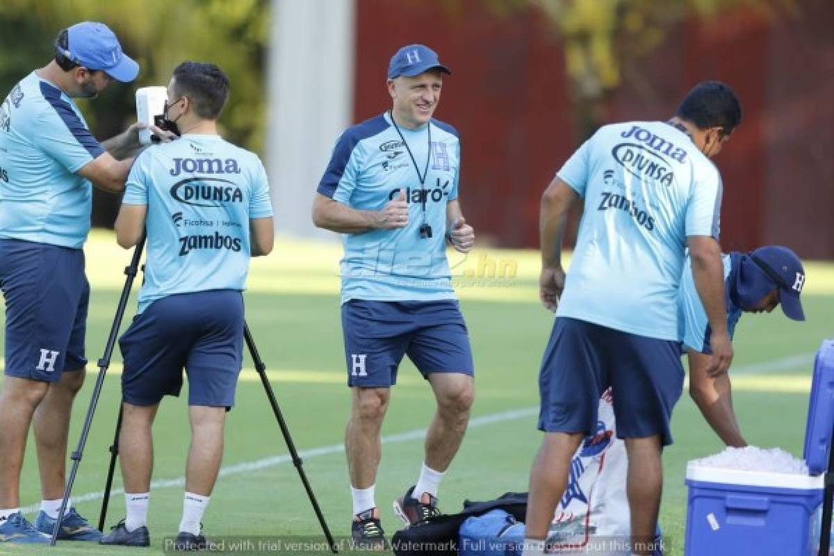 ¿El último entreno de Coito en la H? El entrenador no paró de sonreír y la práctica se hizo en cancha privada