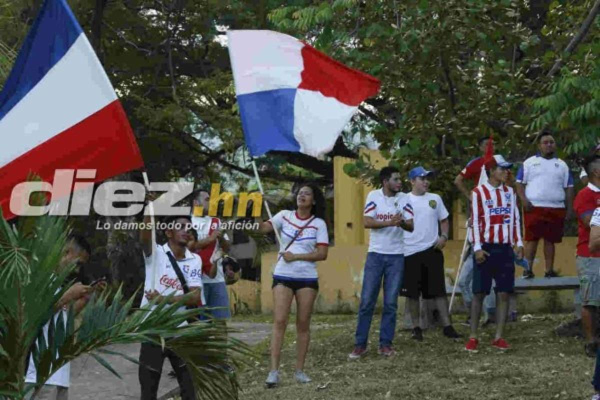 Barra del Olimpia llegó a motivar al plantel previo al juego ante Saprissa