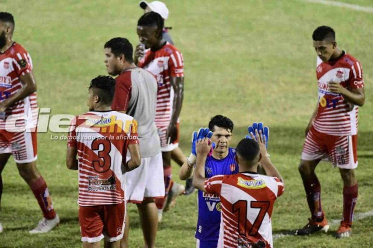 La tristeza del Real España, el enojo de Medford y el abrazo de 'Buba' López