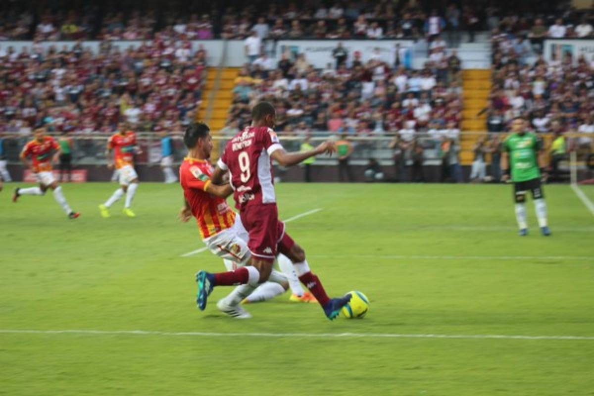 ¡Ambientazo! El estadio Ricardo Saprissa lució sus mejores galas para la final costarricense
