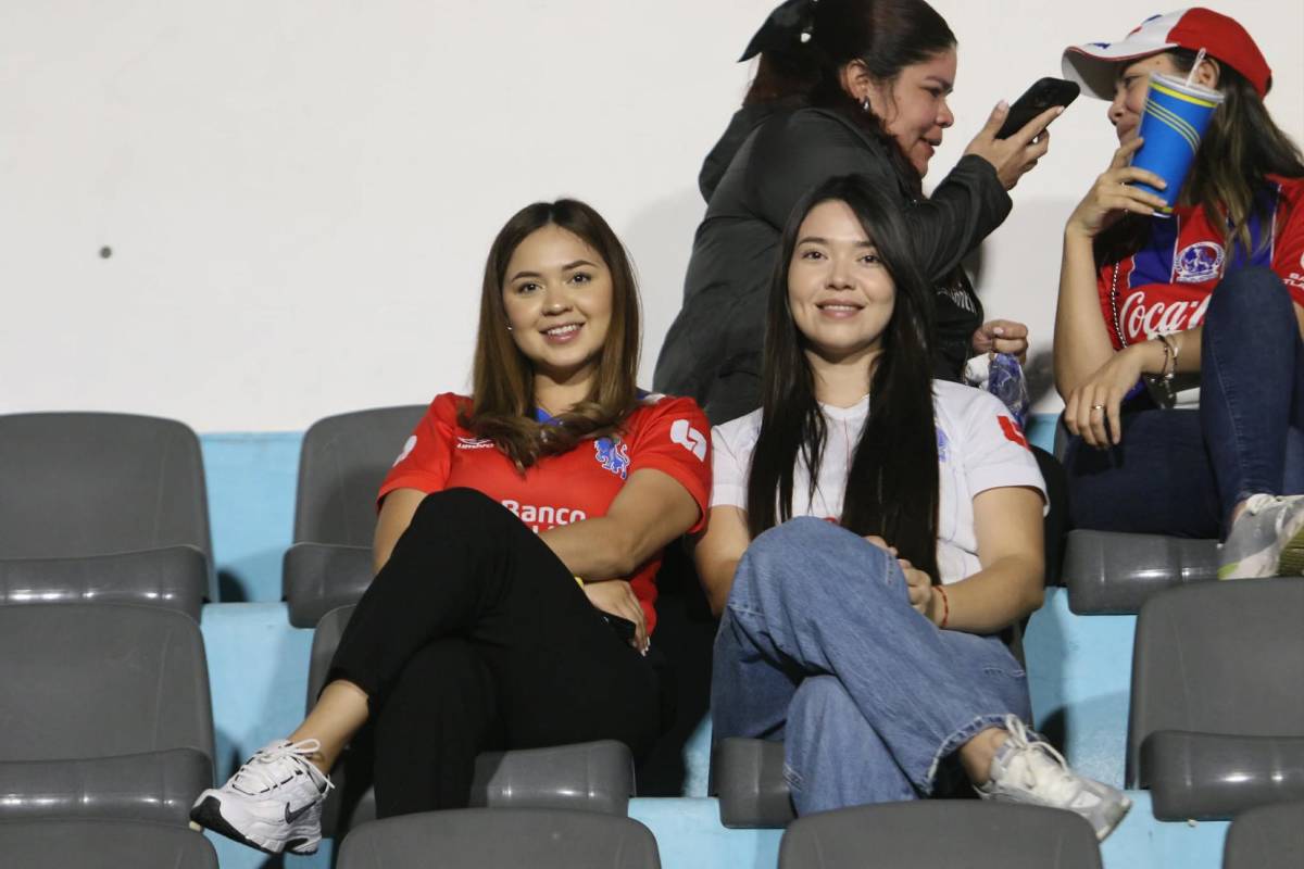 Fiestón de la Ultra Fiel, guapas chapinas y todo el ambiente del Olimpia-Xelajú por Copa Centroamericana