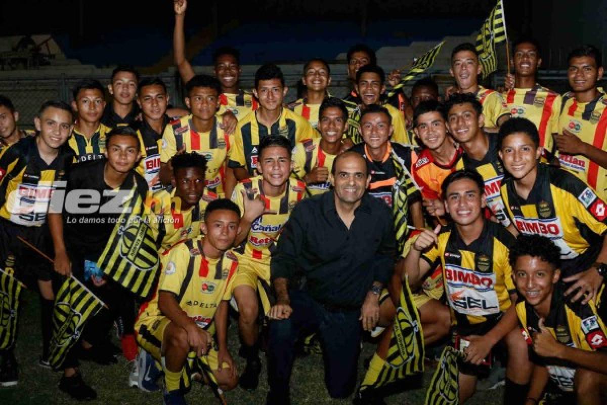 No se vio por TV: Discusión Garrido-Claros, chicas hermosas y catrachos del Alajuelense se lucen