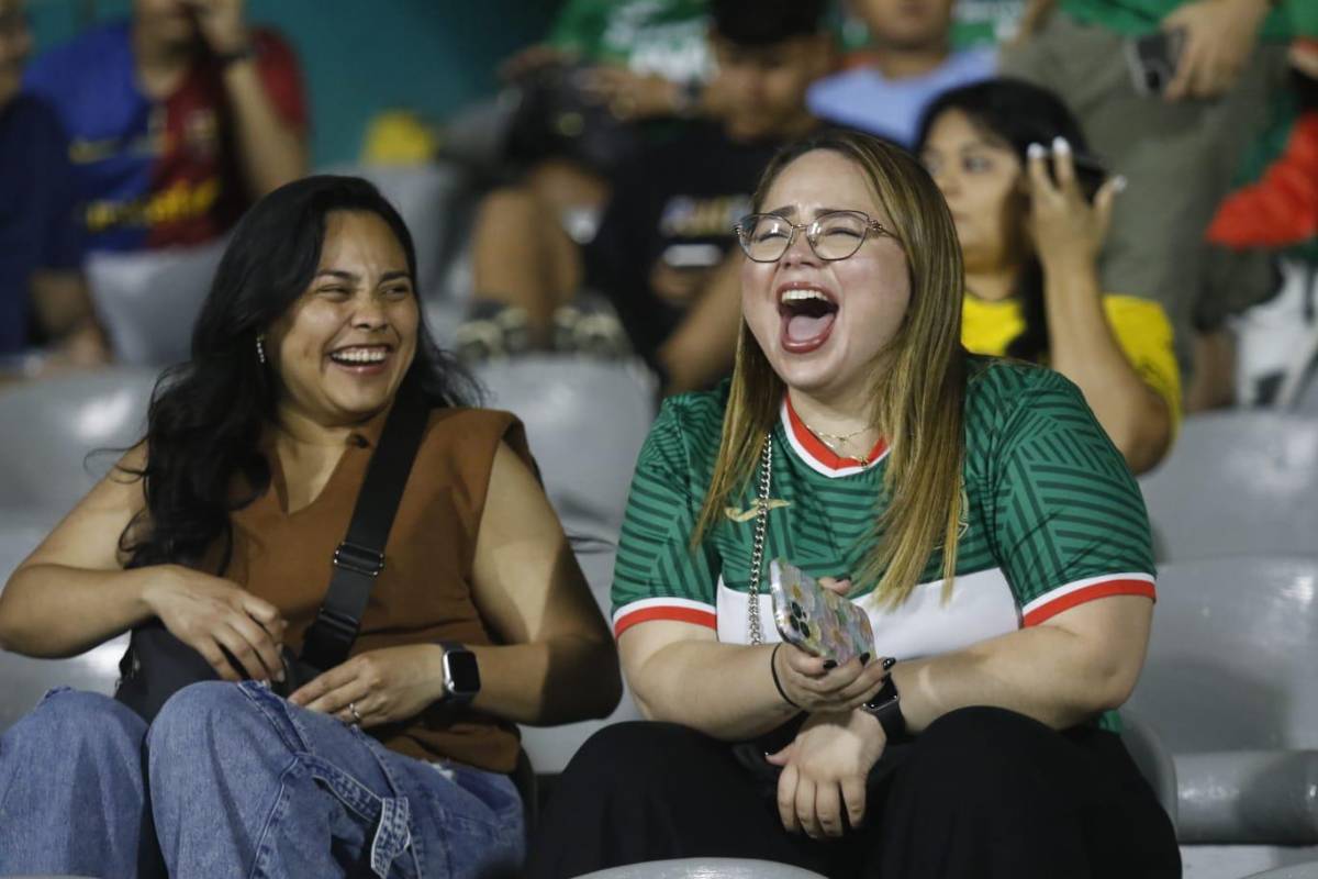 Listo el FVS en el Morazán: lindas aficionadas y el ambiente que se vivió en el Real España-Marathón