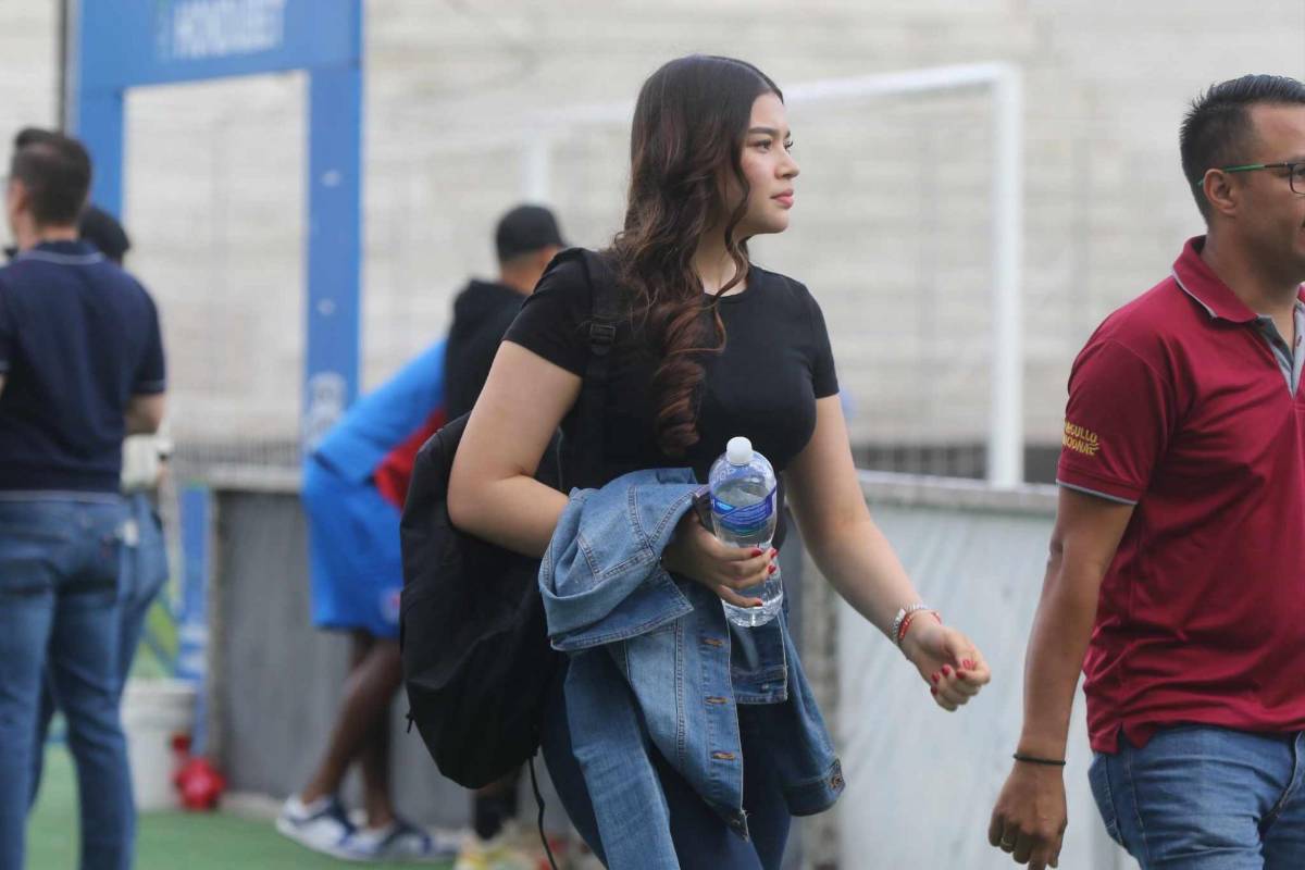 ¡Belleza sobresale en el Nacional! Olimpia y Marathón juegan, pero ellas se llevan todas las miradas en el clásico