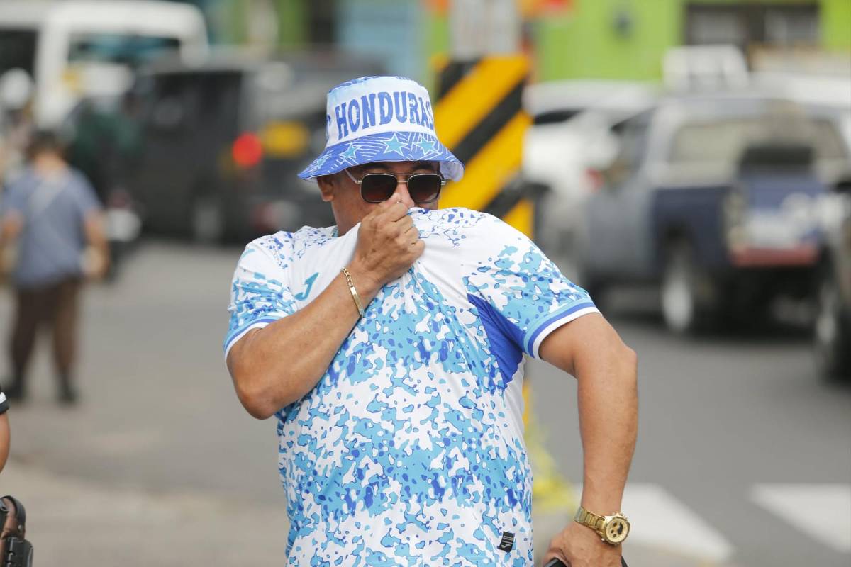 La bella nicaragüense que enamoró y las hondureñas que arrancaron suspiros; el ambiente del Honduras vs Nicaragua