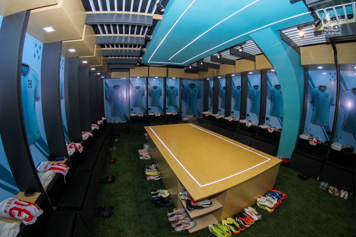 No se vio en TV: La tristeza de los jugadores del Olimpia por la crisis, bronca de Menjívar con la gente y el llenazo en el Morazán