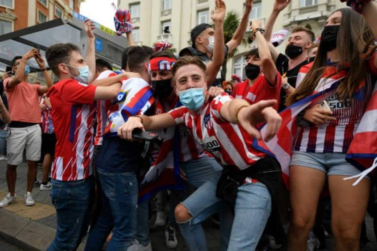 Desafian al Covid-19 y muere un hincha: Así fue el loco festejo tras consagración del Atlético en la liga española