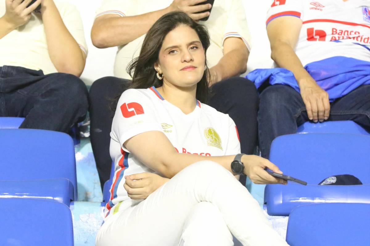 El recibimiento de la Ultra Fiel y lo inesperado entre las barras de Olimpia y Saprissa