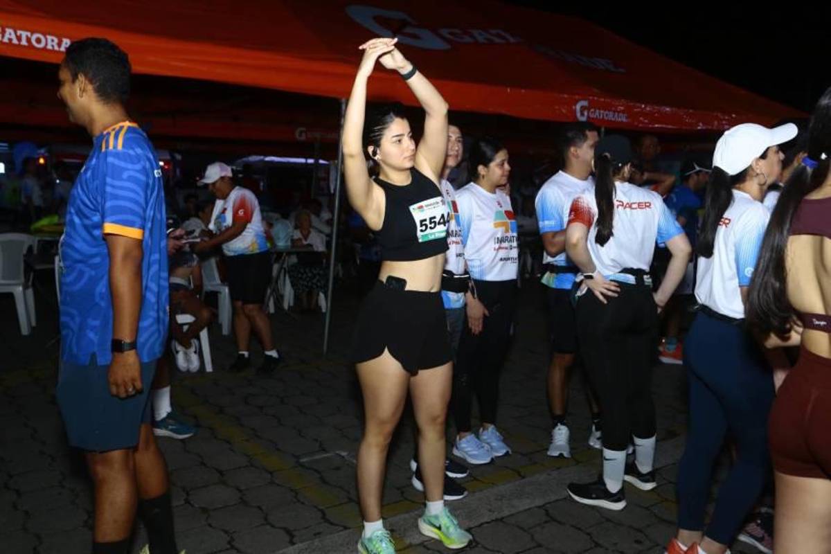 Maratón La Prensa: Atletismo puro, belleza femenina, mascotas corriendo y alegría en búsqueda de la meta