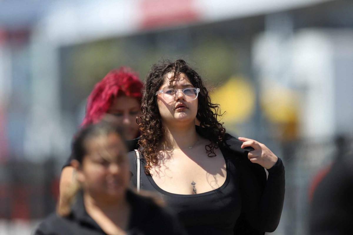 ¡Quiénes son las dos catrachas que se robaron las miradas! El Honduras vs México se engalana con hermosas aficionadas