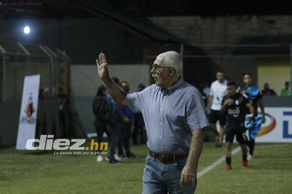 Lo que no viste en TV: El tierno abrazo de Troglio con unos niños, bellas chicas y Diego Vázquez en la doble cartelera en el Nacional
