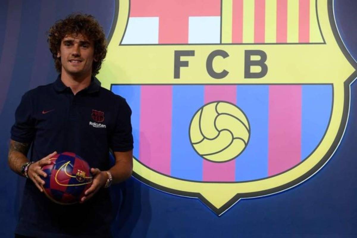 El dominio del balón, la canasta y sin dorsal: Así posó Griezmann con la camisa del Barcelona