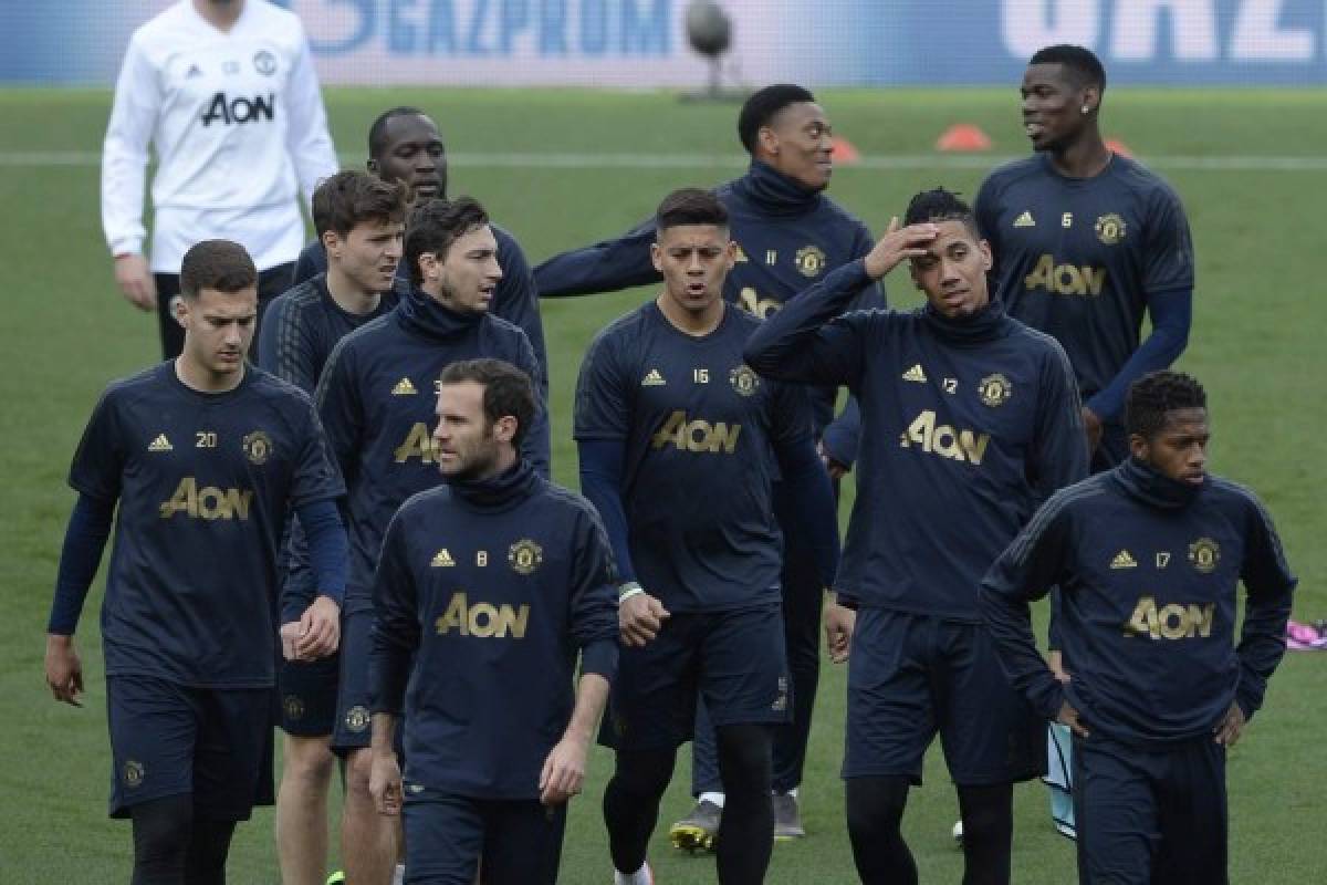 Manchester United's players take part in a training session at the Camp Nou stadium in Barcelona on April 15, 2019 on the eve of the Champions League second leg quarter-final football match between FC Barcelona and Manchester United. (Photo by Josep LAGO / AFP)