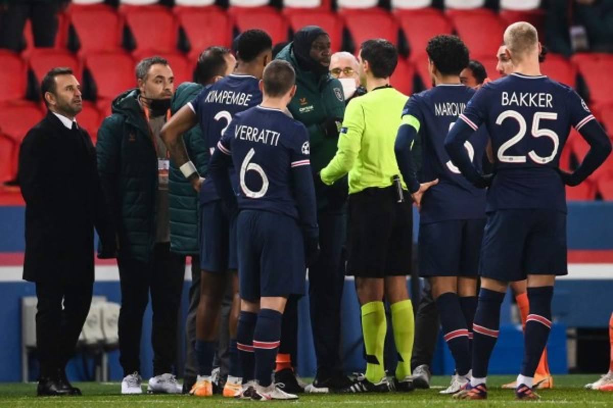 Escándalo: ¿Qué le dijo? Así fue la bronca que se armó en el Istanbul-PSG por racismo de un árbitro